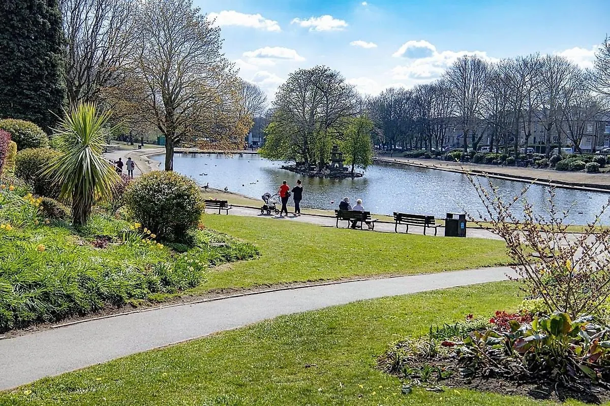 *Rb7C* For Your Most Relaxed & Cosy Stay + Free Parking + Free Fast Wifi * Batley United Kingdom
