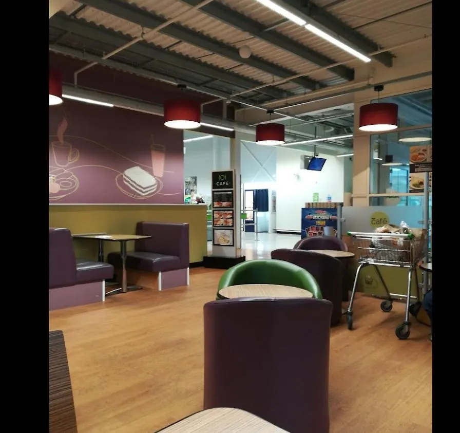 *Rb7C* For Your Most Relaxed & Cosy Stay + Free Parking + Free Fast Wifi * Batley Homestay