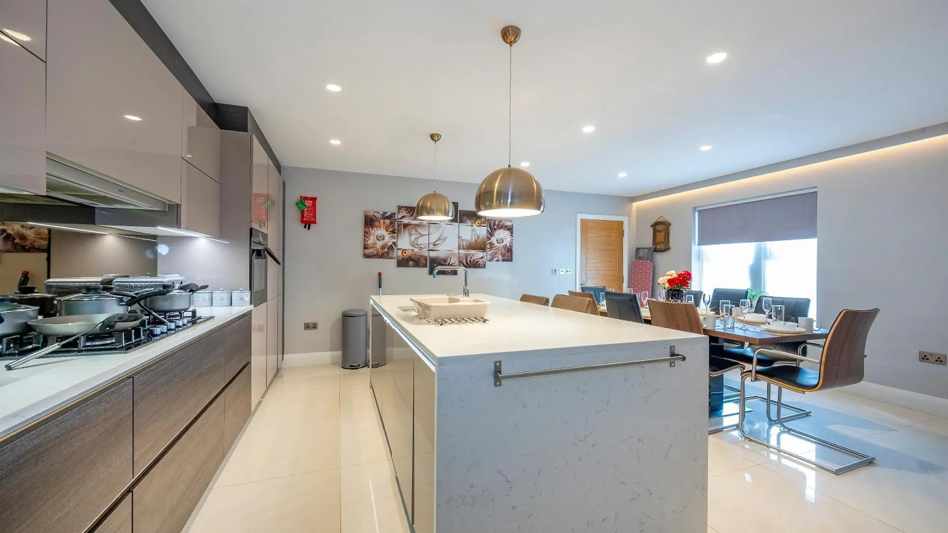 Homestay *Rb7C* For Your Most Relaxed & Cosy Stay + Free Parking + Free Fast Wifi * Batley