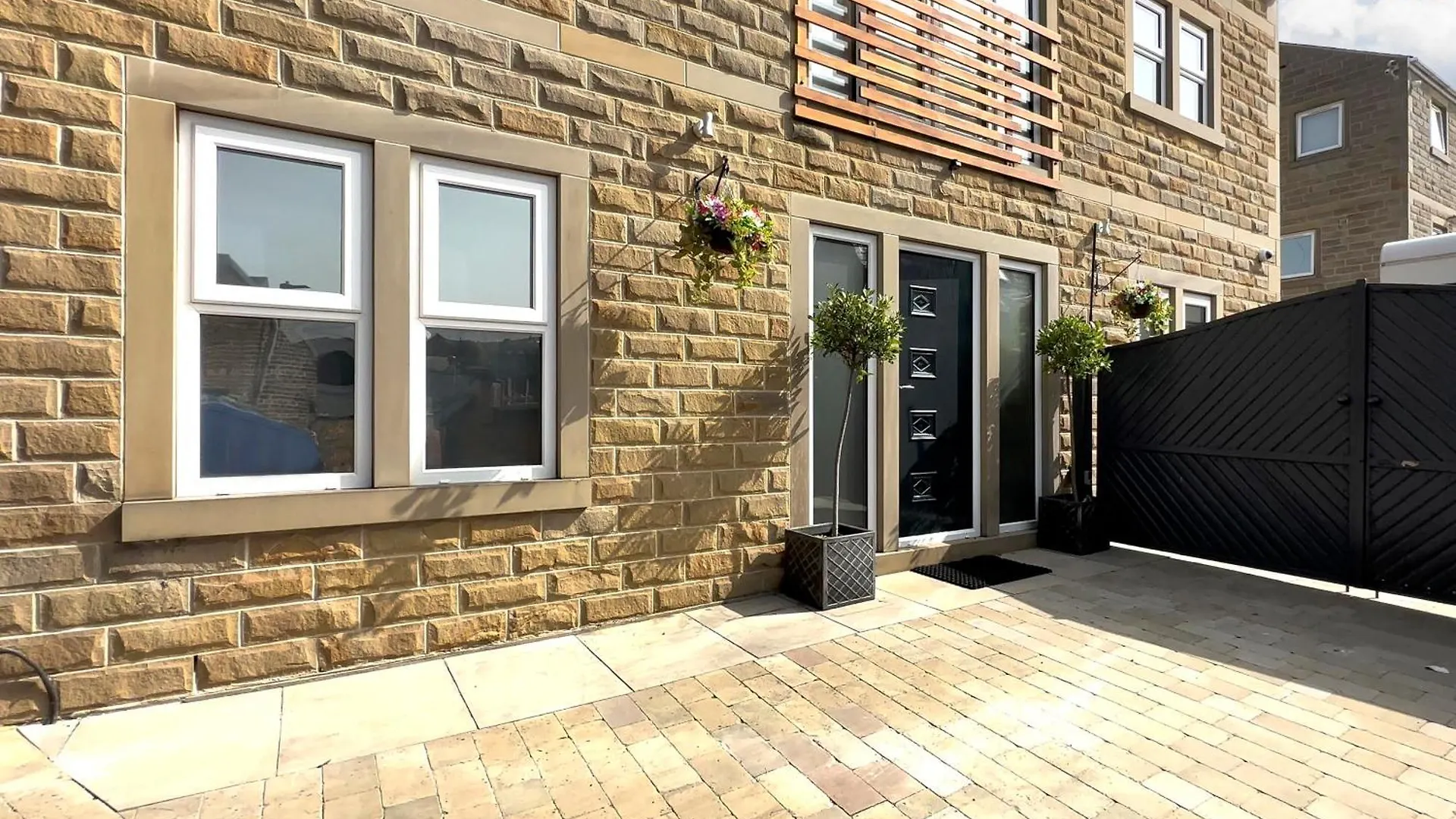 Homestay *Rb7C* For Your Most Relaxed & Cosy Stay + Free Parking + Free Fast Wifi * Batley